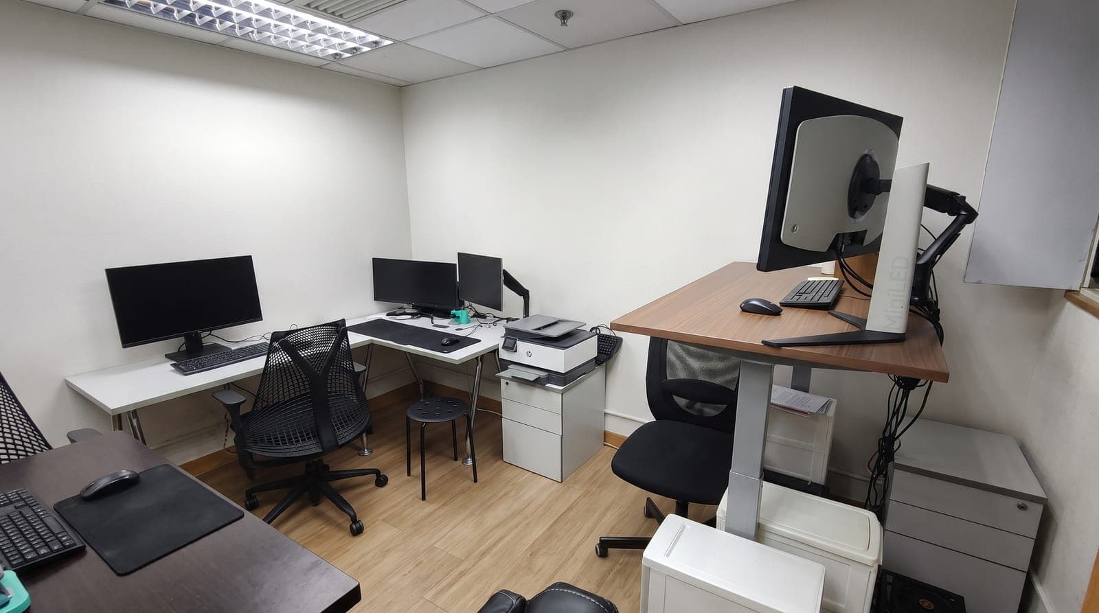 Desk area inside MTC Workspace at Mega Trade Centre